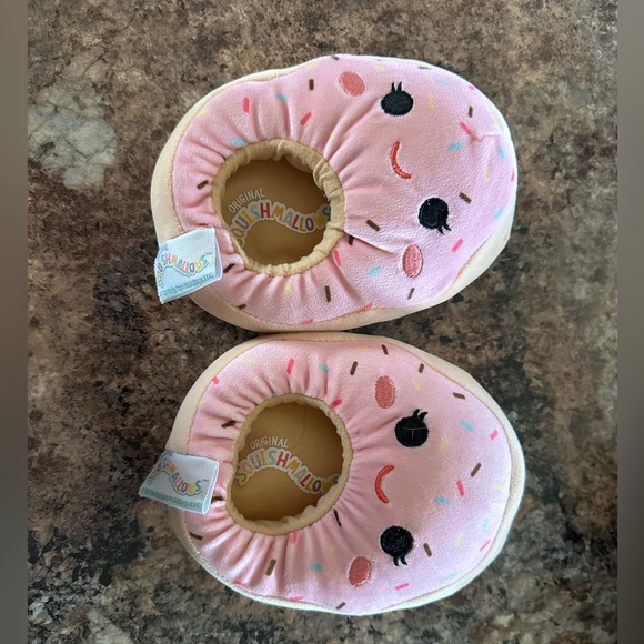 Squishmallow Pink Donut Kids Slippers - Picture 1 of 2